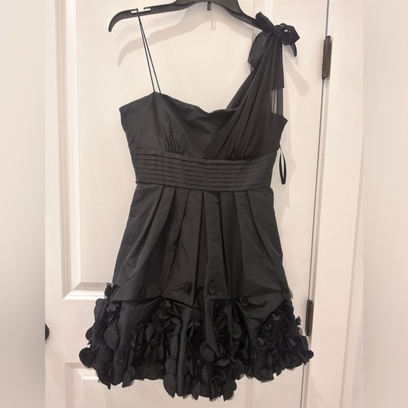 BCBG Max Azria Black One-Shoulder Cocktail Dress Ruffle Hem Party Mini Size XS - Picture 3 of 14